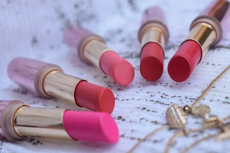 Lakme-9-to-5-Primer-Matte-Lip-Color-Red-Letter-Blush-Book-Scarlet-Surge-Ruby-Rush-Fuchsia-File-3.jpg