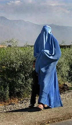 250px-Woman_walking_in_Afghanistan.webp