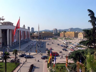 800px-07Tirana_Sheshi_Skenderbej03.jpg
