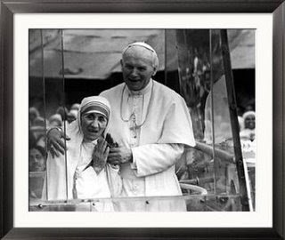 Paul-II-Holds-His-Arm-Around-Mother-Teresa-Posters.jpg