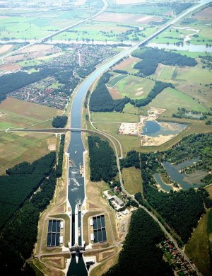 Magdeburg-Water-Bridge-00-3-750x975.jpg