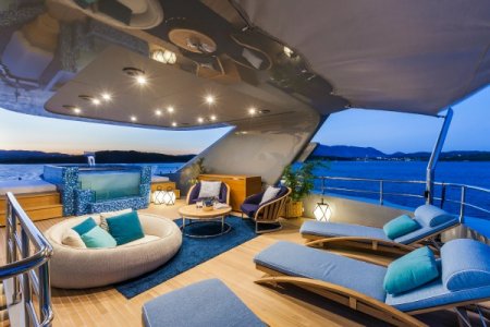 luxury-design-decor-pool-yacht-nameless (3).jpg