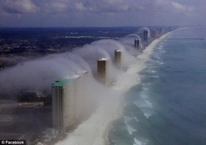 Një tsunami me re mbi bregun e Floridas (FOTO)