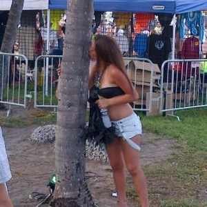girl-who-loves-tree.jpg girl-who-loves-tree.jpg