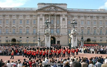 buckingham_palace_london_britain_14_sep_2004_502817.jpg