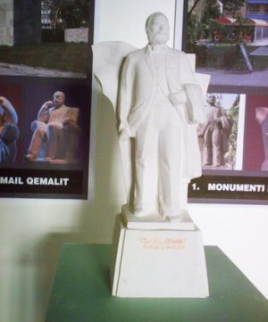 1336477991-ismail_qemali_monumenti.jpg