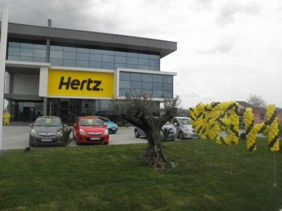 foto hertz outside.jpg