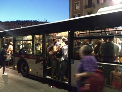 assembramenti-sugli-autobus-a-roma-5-1375921.jpg